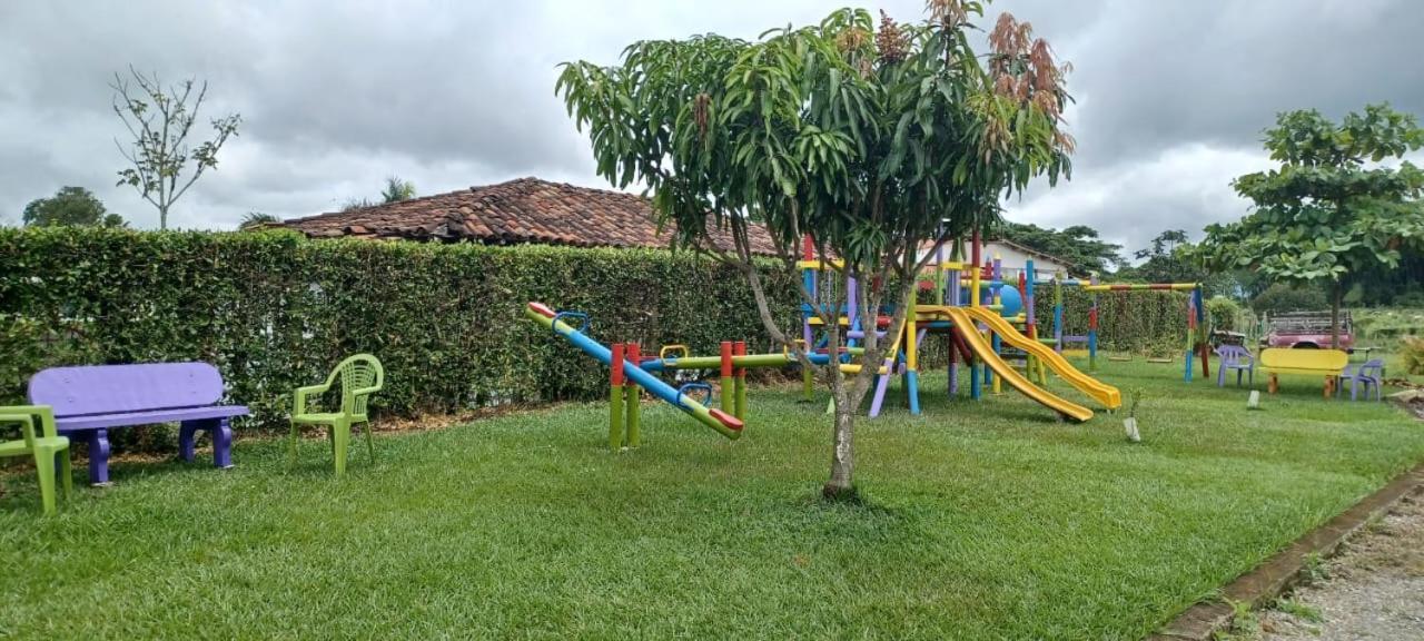 Finca Hotel El Saman De Alto Bonito Montenegro Ngoại thất bức ảnh