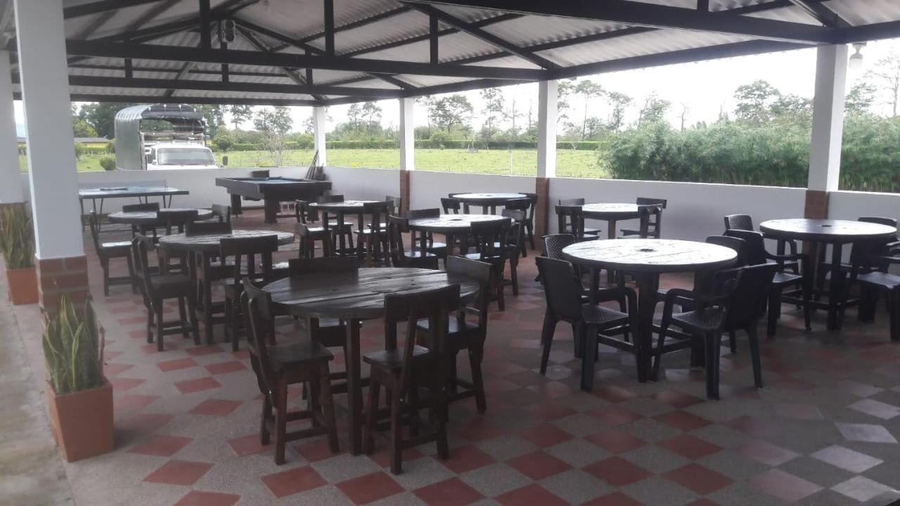 Finca Hotel El Saman De Alto Bonito Montenegro Ngoại thất bức ảnh