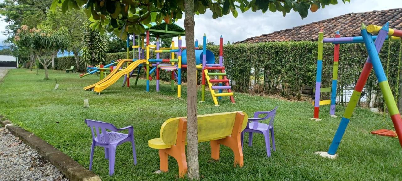 Finca Hotel El Saman De Alto Bonito Montenegro Ngoại thất bức ảnh