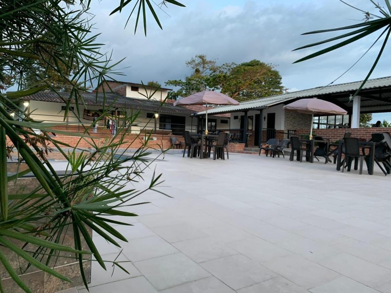 Finca Hotel El Saman De Alto Bonito Montenegro Ngoại thất bức ảnh